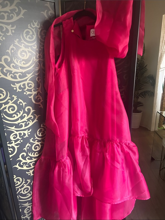 Christian Siriano Dresses & Skirts - Christian Siriano Fuchsia Tiered ladies Party Dress